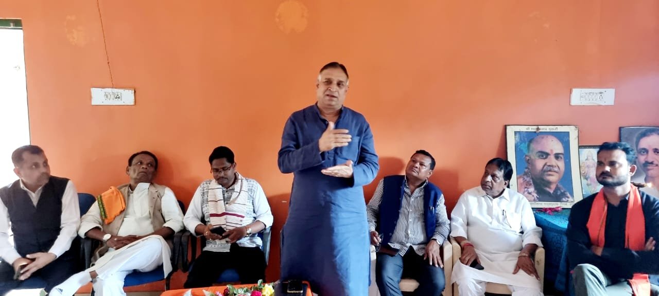 छत्तीसगढ़ के युवा भूपेश सरकार में रोजगार के लिए भटक रहे: लोकेश