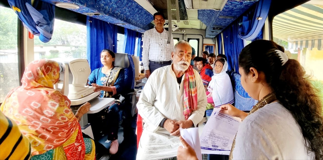 409 लोगों की आंखों की जांच नेत्र शिविर किलेपाल में हुआ