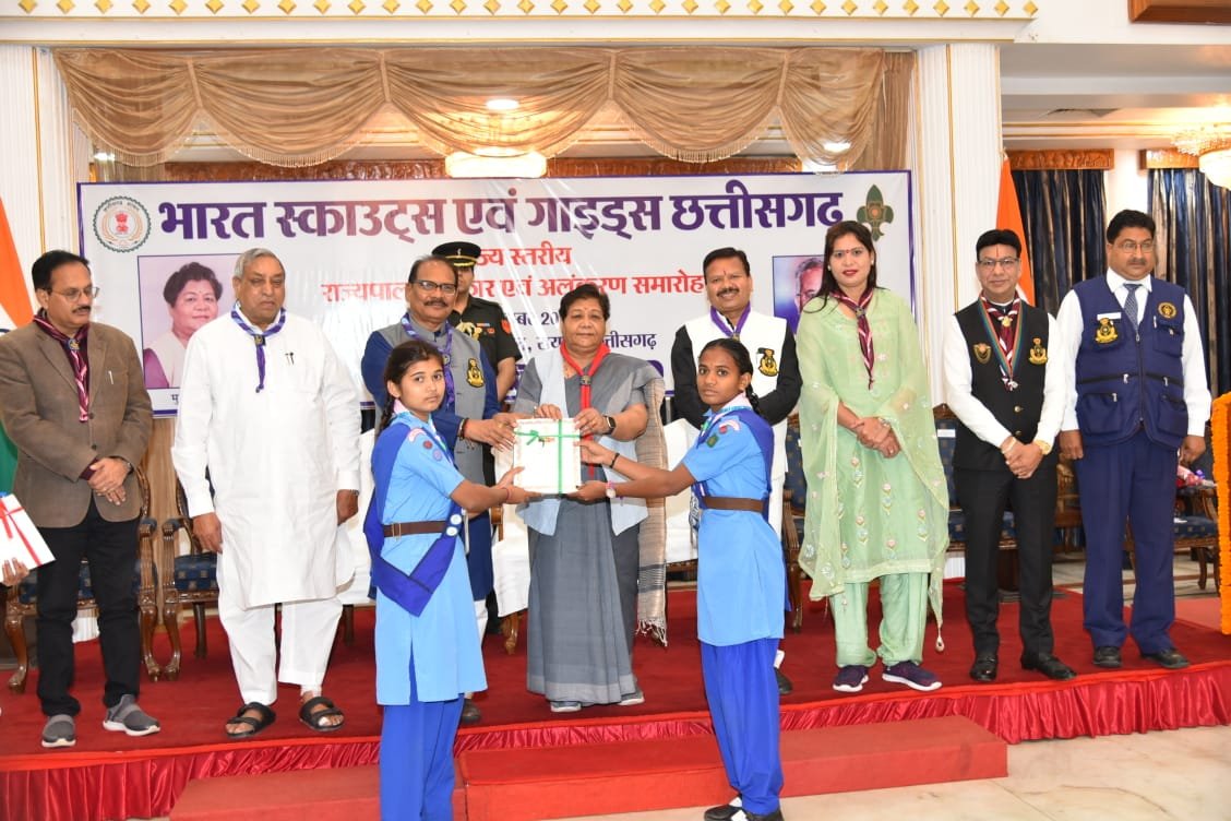 राज्य स्तरीय राज्यपाल पुरस्कार से जिले की 2 छात्राएं हुई सम्मानित