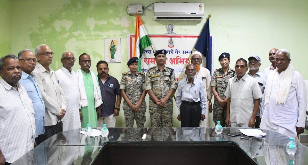 दंतेवाड़ा पुलिस ने चलाया बुजुर्गों के लिए समर्पण अभियान