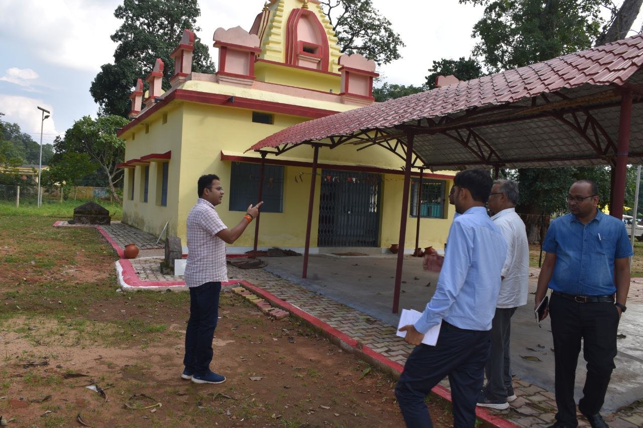 ग्रामीणों की आस्था और सांस्कृतिक धरोहरो का जीर्णाेद्धार जरूरी : कलेक्टर