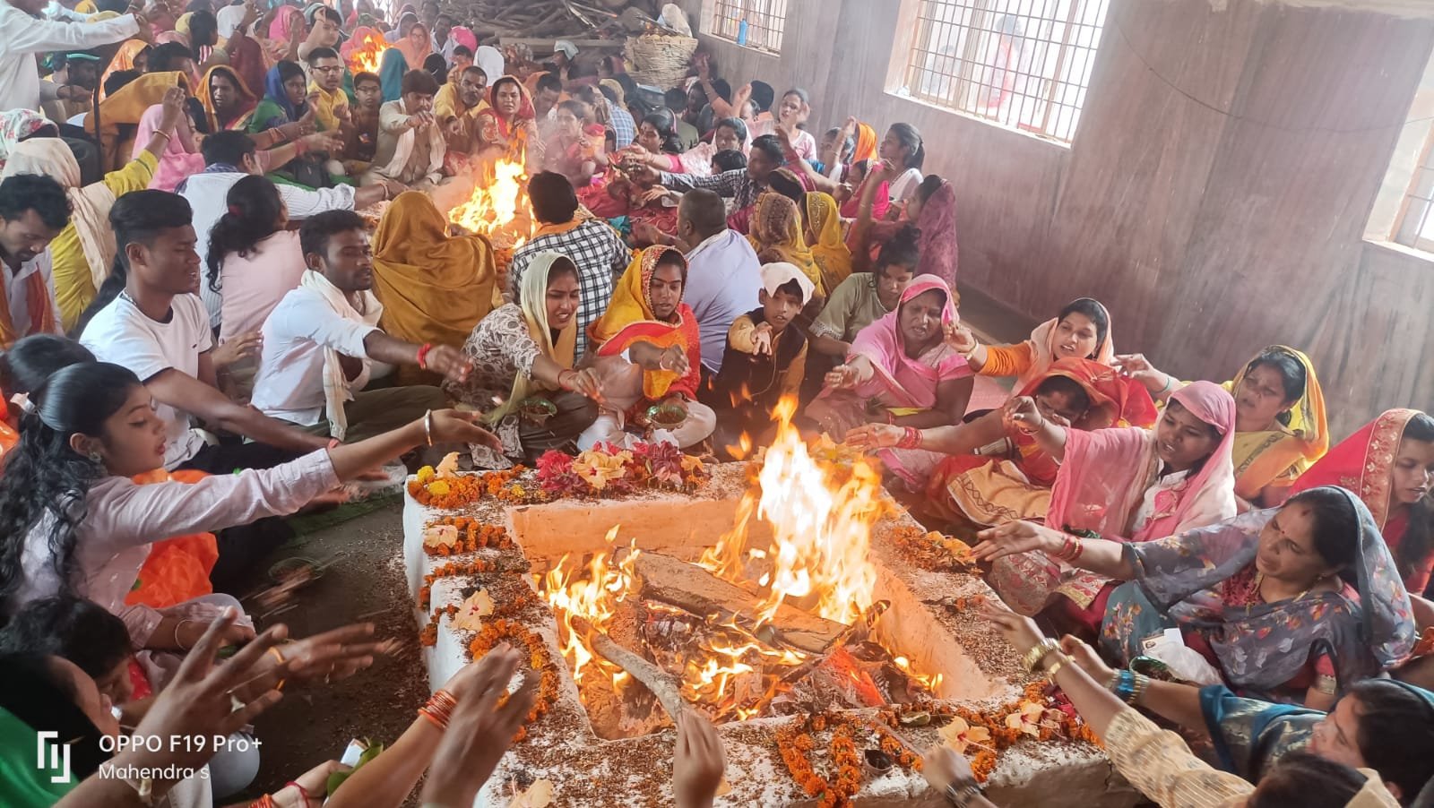 महाअष्टमी पर श्रद्धालुओं द्वारा मंदिरों में की गई हवनपूजन
