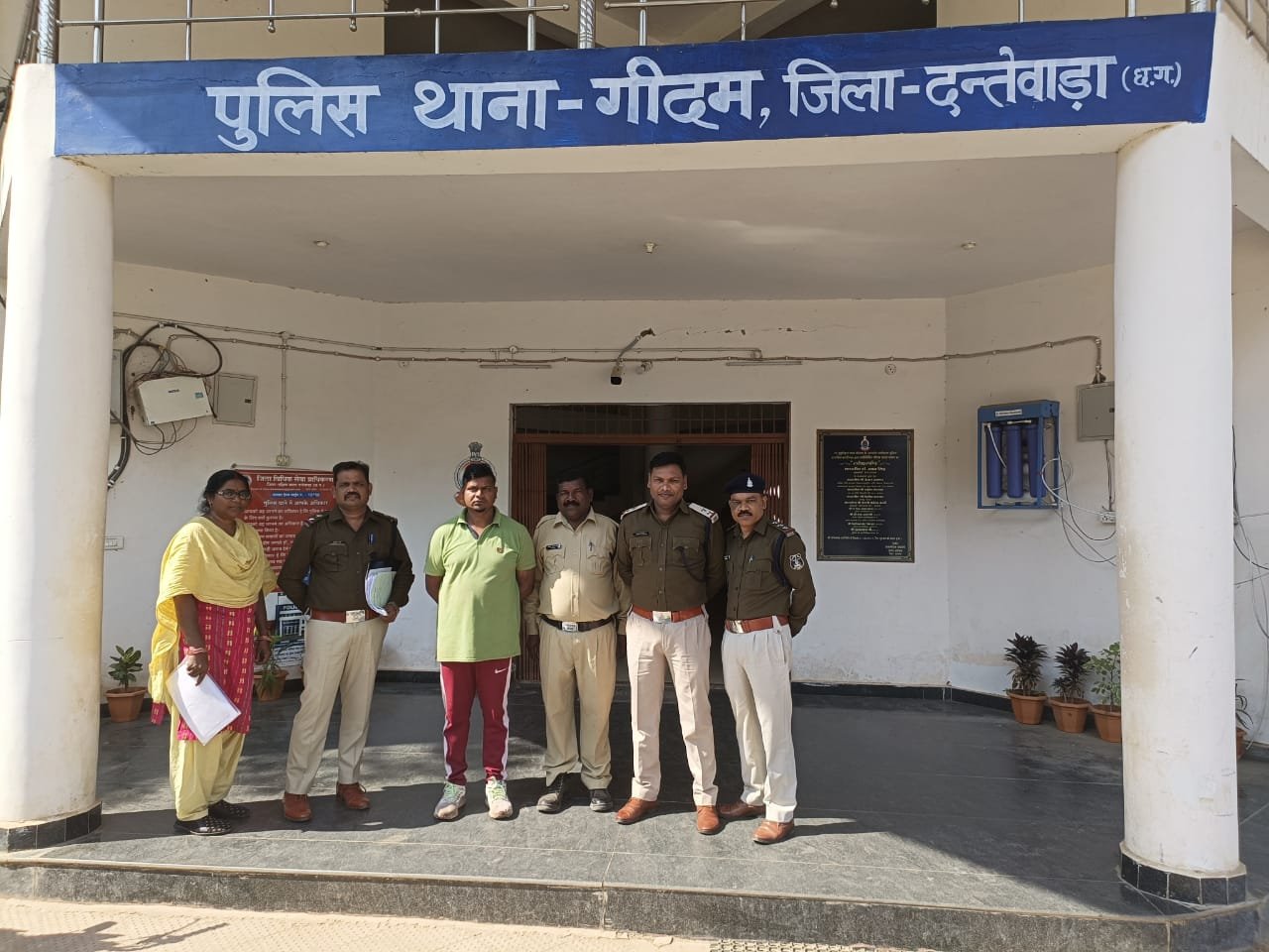 मोबाईल पे अश्लील फोटो अपलोड करने की धमकी देने वाला पर पुलिस ने किया कार्यवाही