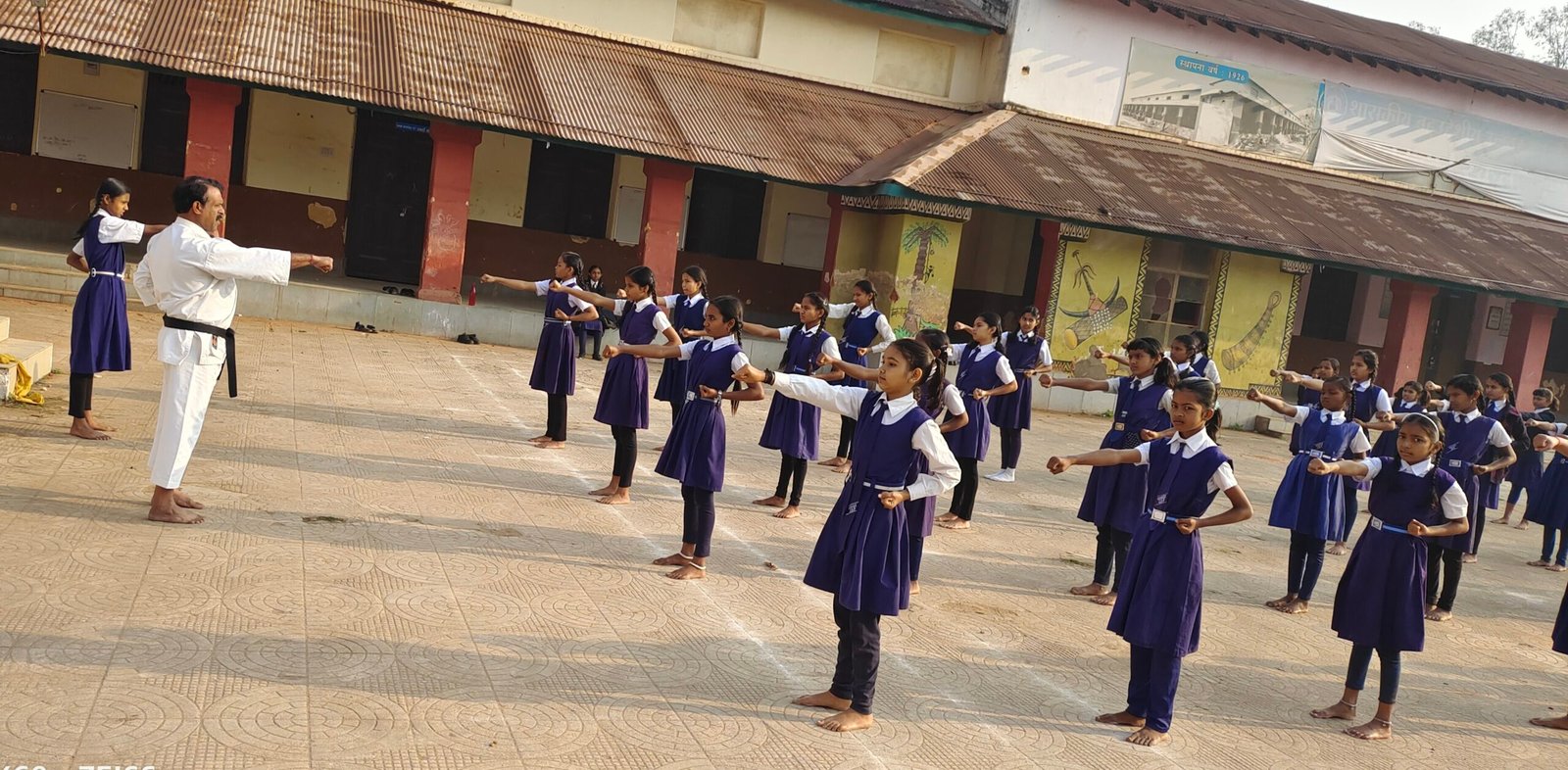 स्कूली छात्राओं को मिला आत्मरक्षा का प्रशिक्षण