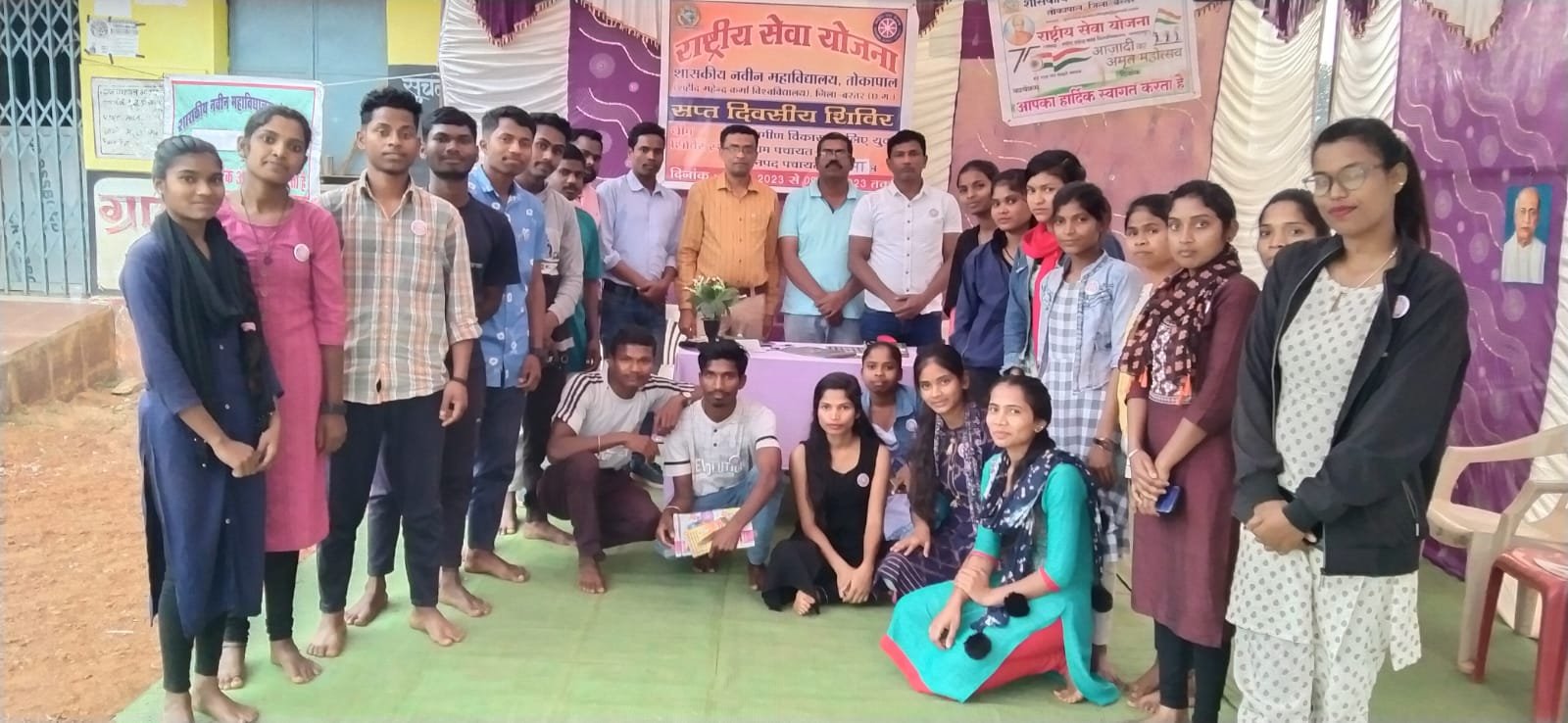एनएसएस छात्र पढ़ा रहे ग्रामीणों को स्वास्थ्य और स्वच्छता का पाठ 