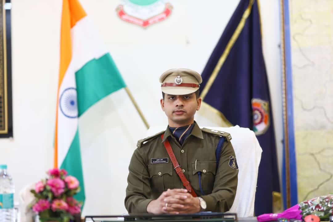 नव पदस्थ पुलिस अधीक्षक पुष्कर शर्मा ने किया पदभार
