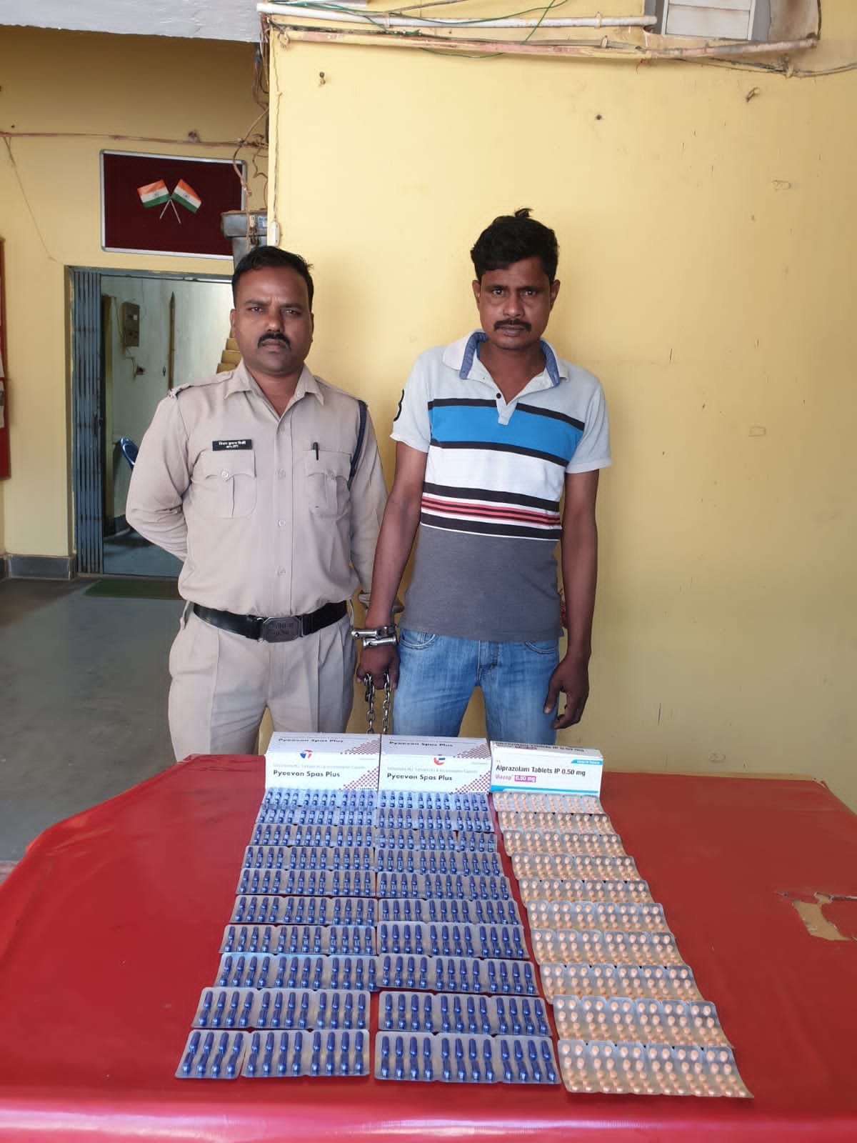 नशीली प्रतिबंधित दवाई के विक्रय करने वाले पर पुलिस की कार्यवाही
