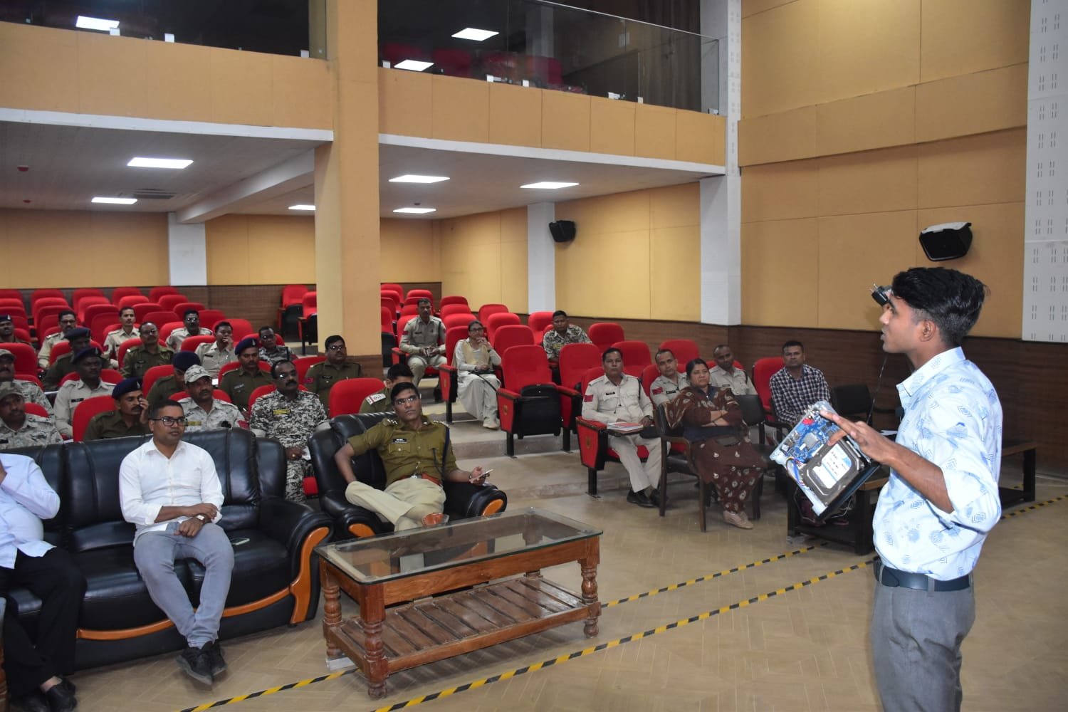 सीसीटीवी फुटेज का कैसे करे विश्लेषण, पुलिस अधिकारियों को दिया गया प्रशिक्षण