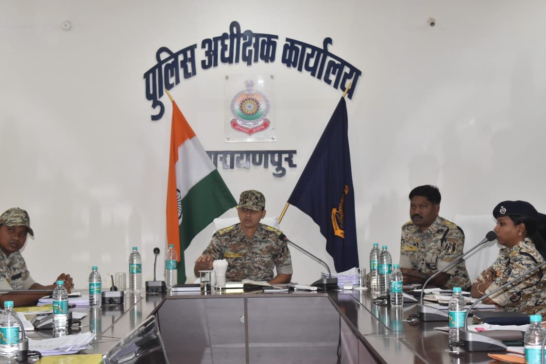 पुलिस अधीक्षक ने जिले के पुलिस अधिकारियों की ली समीक्षा बैठक