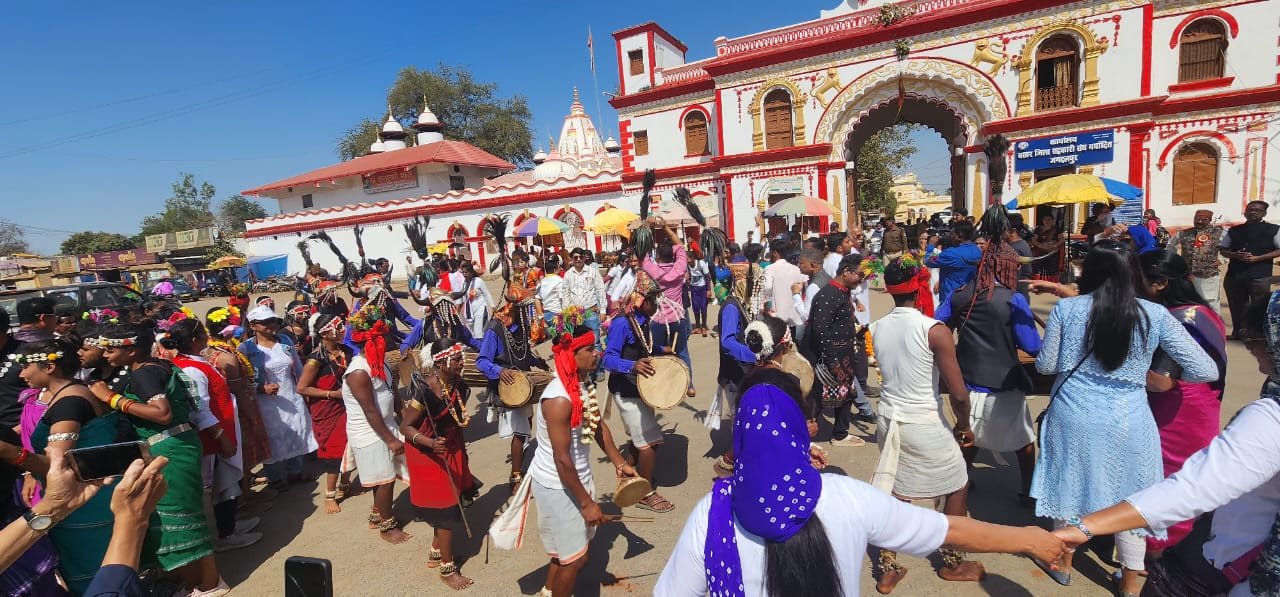 नाट्य परब के रंग जुलूस से शहर में बिखरा सांस्कृतिक रंग