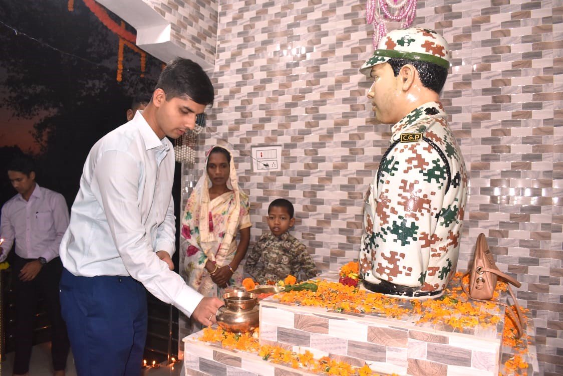 अमर शहीद कनेर सिंह उसेण्डी की वीरता को पुलिस ने किया नमन