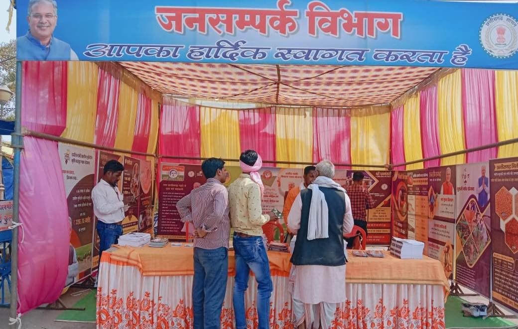 जनसंपर्क विभाग के प्रदर्शनी का लोगों ने किया अवलोकन