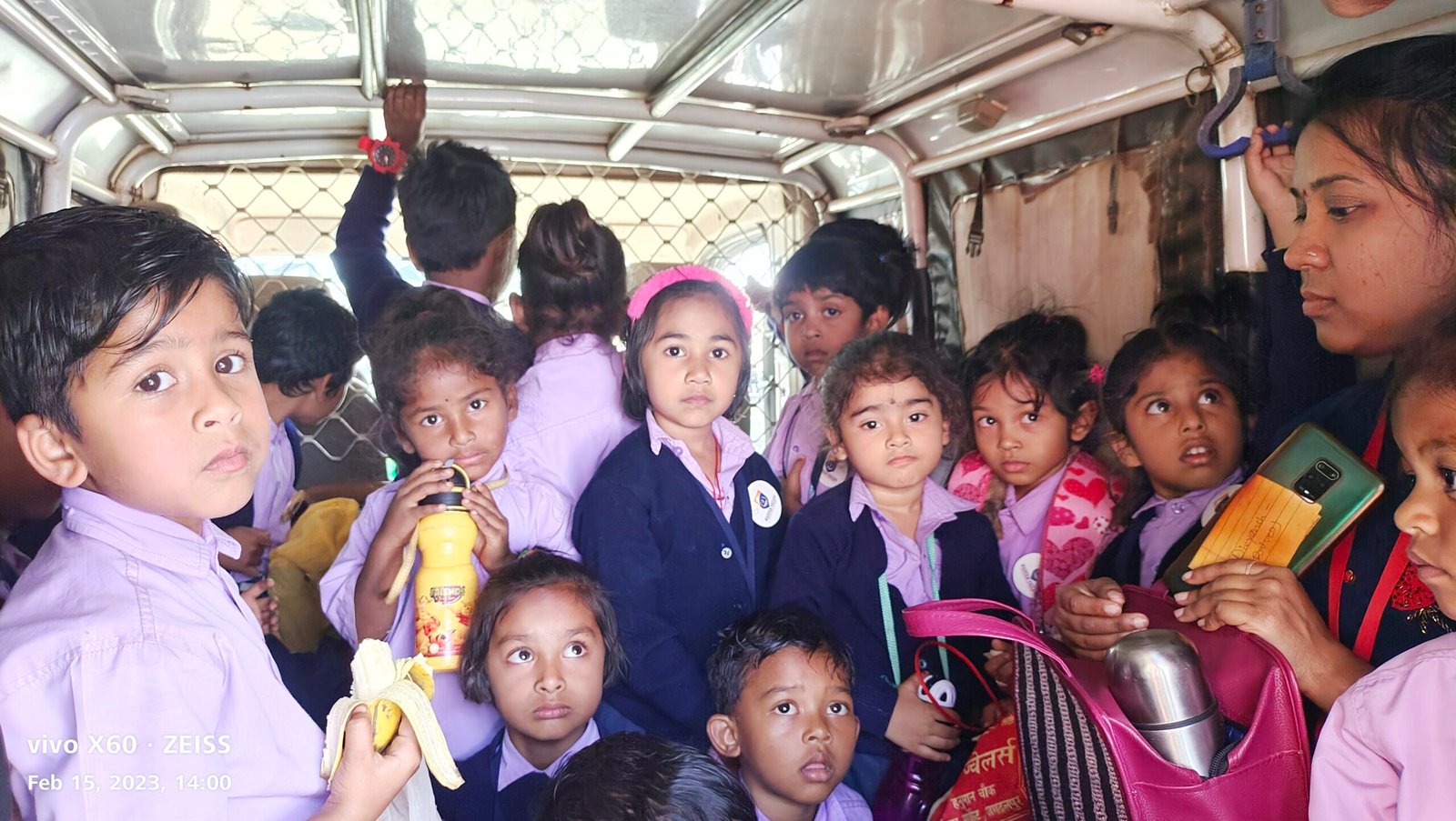 शासन के आदेश की धज्जियां उड़ाते हुए स्कूल संचालक