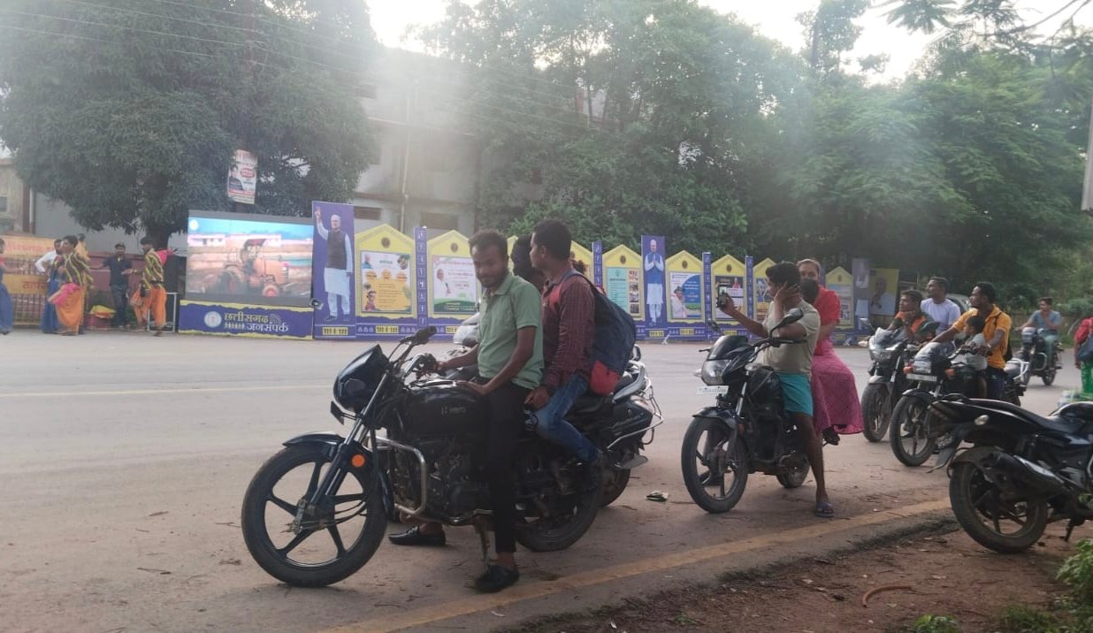 जनसंपर्क की प्रदर्शनी को लोगों का मिला अच्छा प्रतिसाद