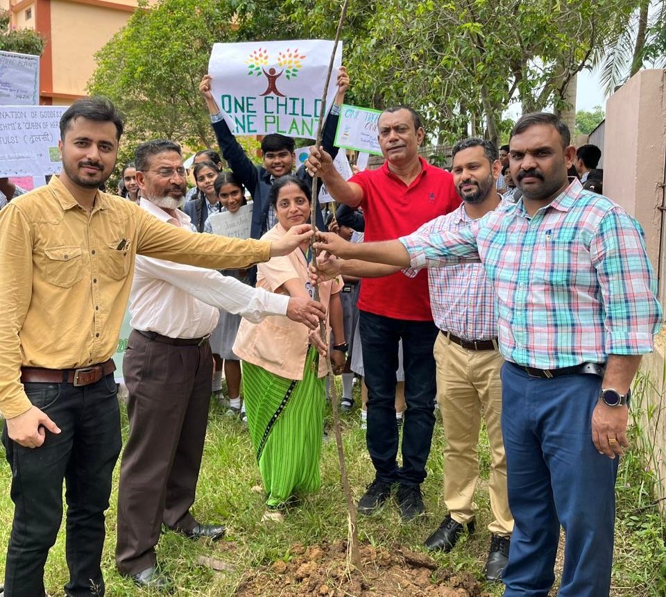 विद्या ज्योति स्कूल इको क्लब ने एक शिशु एक पौधा कार्यक्रम का किया आयोजन