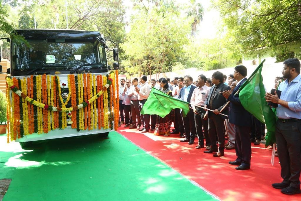 एनएमडीसी ने मोबाइल पर्यावरण प्रयोगशाला को दिखाई हरी झंडी