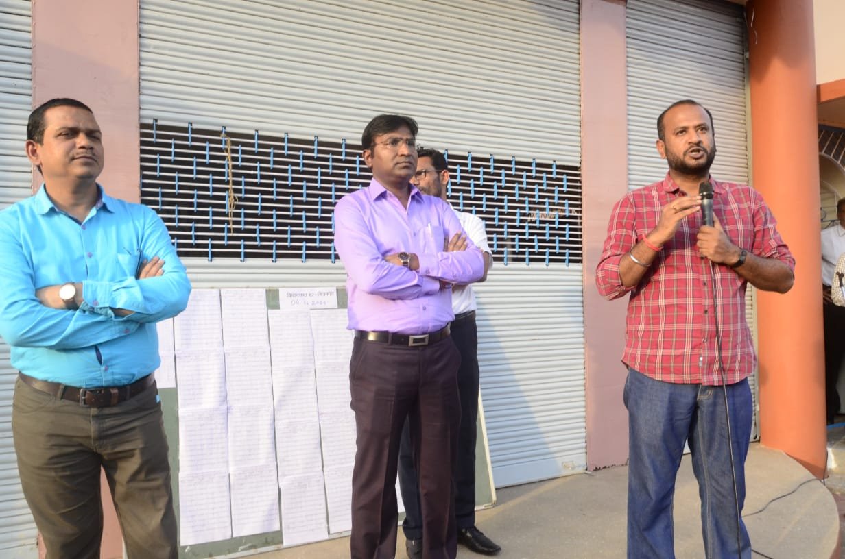 सभी मतदान कर्मी निर्वाचन कार्य को पूर्ण कर सकुशल वापस आए : कलेक्टर