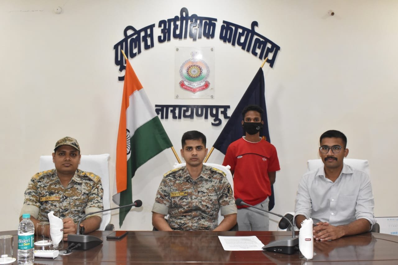 क्षेत्र में सक्रिय माओवादी ने IED के साथ किया आत्मसमर्पण