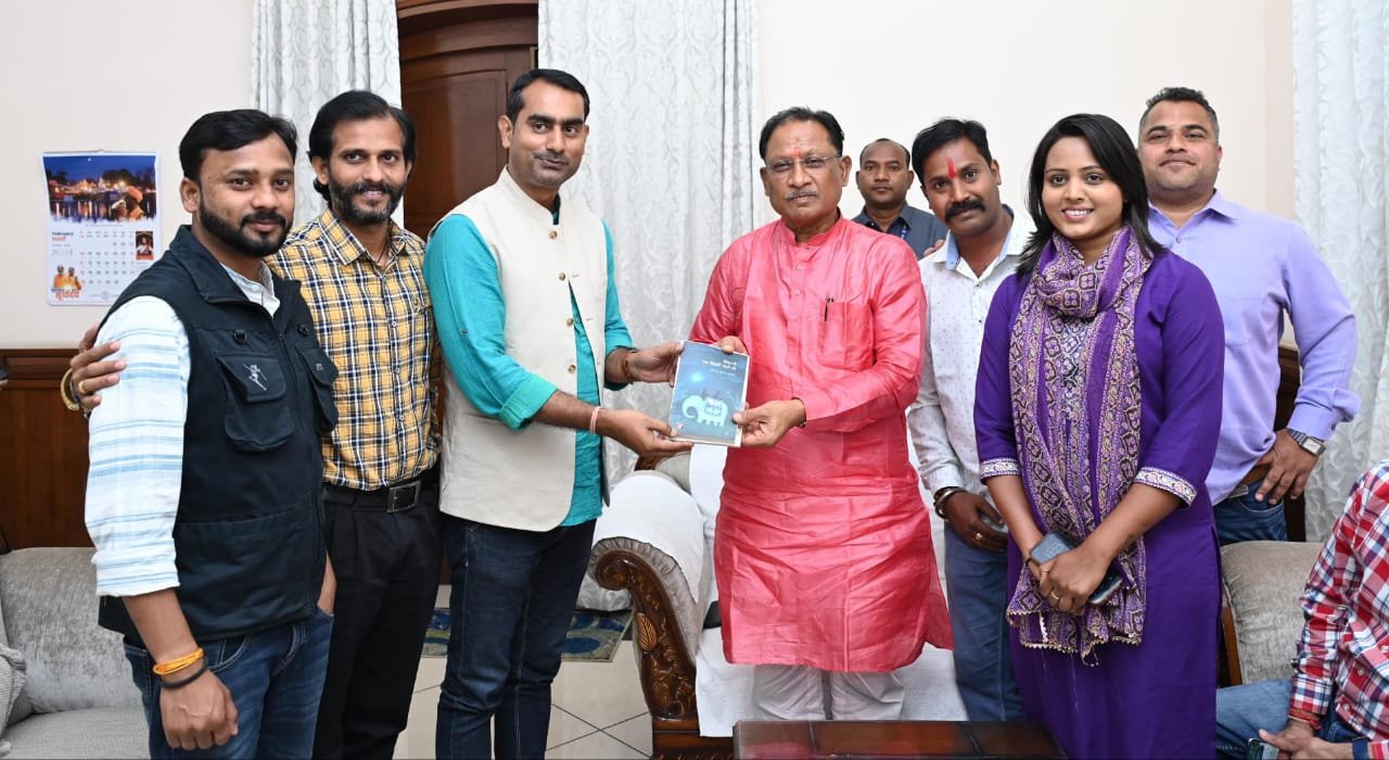 रायपुर प्रेस क्लब के नवनिर्वाचित पदाधिकारियों ने मुख्यमंत्री से की सौजन्य मुलाकात