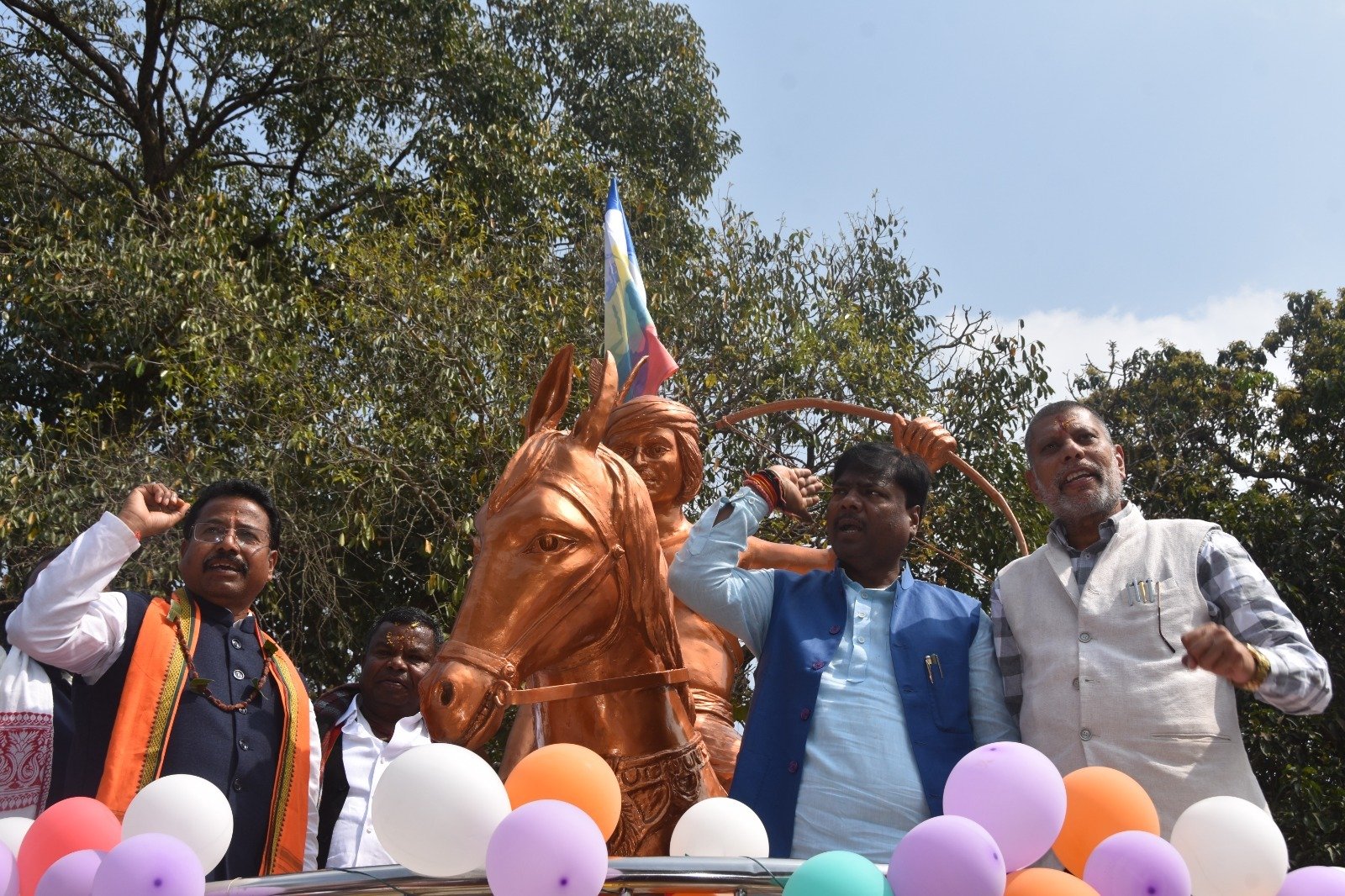भूमकाल स्मृति दिवस के अवसर वीर शहीद कवासी रोड्डा पेद्दा के प्रतिमा का हुआ अनावरण