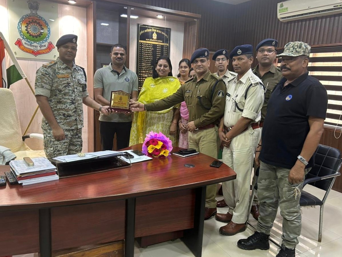 प्रशिक्षु आईपीएस अधिकारी को स्थांनातरित होने पर दी गई विदाई