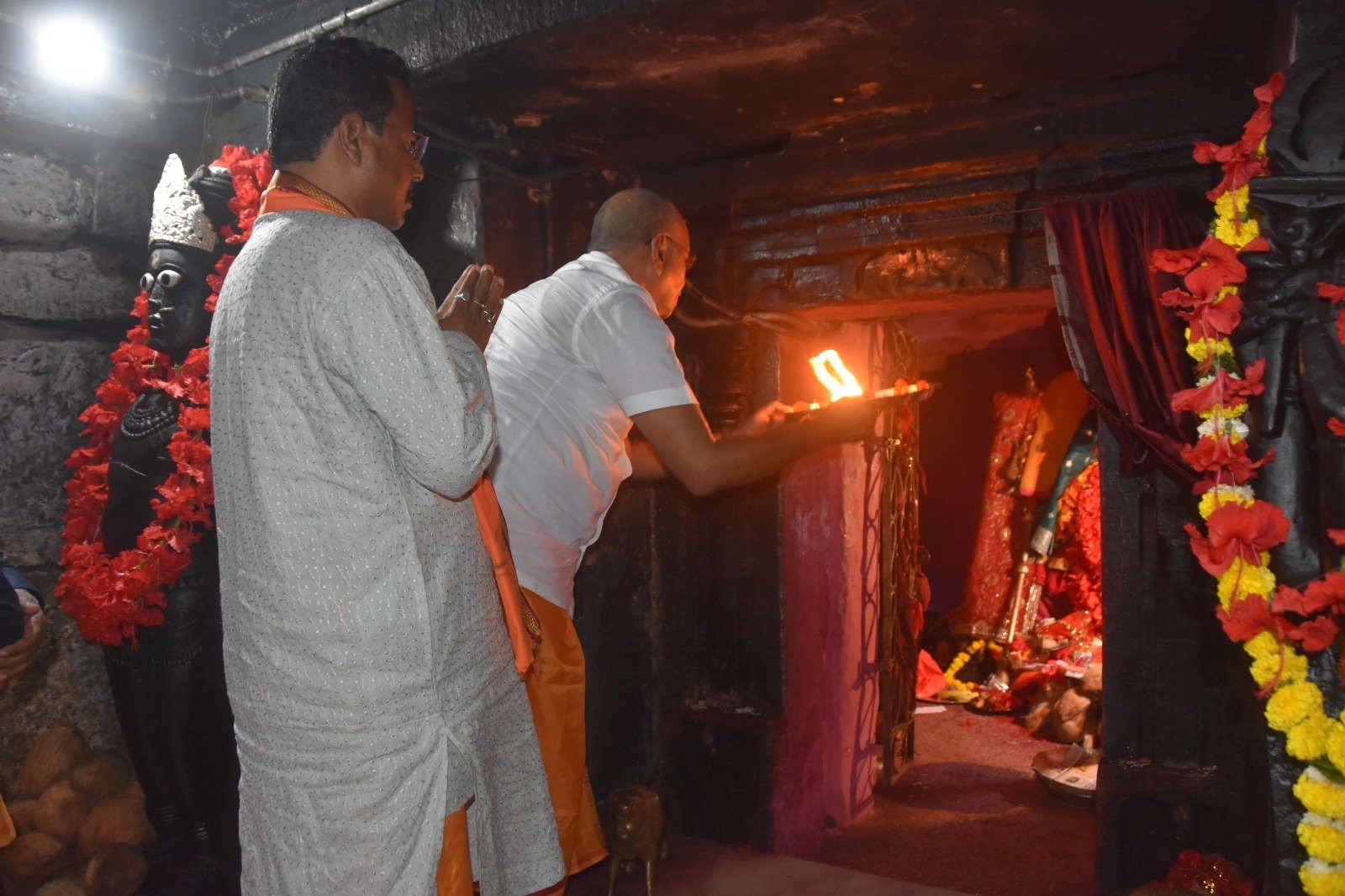 शिक्षा मंत्री ने देवी मां दंतेश्वरी की पूजाकर प्रदेशवासियों के सुख-समृद्धि की कामना की
