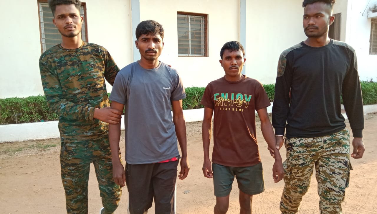 रेल्वे दोहरीकरण में लगे वाहनों में आगजनी करने वाले माओवादी गिरफ्तार