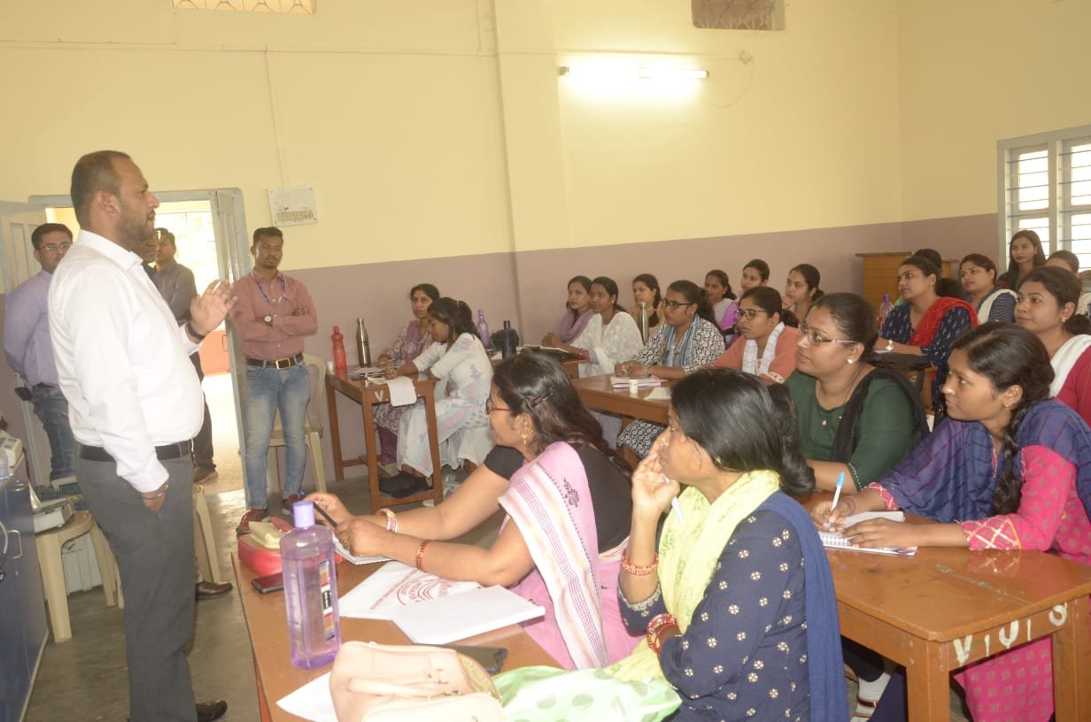 निर्वाचन प्रशिक्षण को शिद्दत से सीखें, ताकि मतदान करवाने में न हो कोई दिक्कत : जिला निर्वाचन अधिकारी