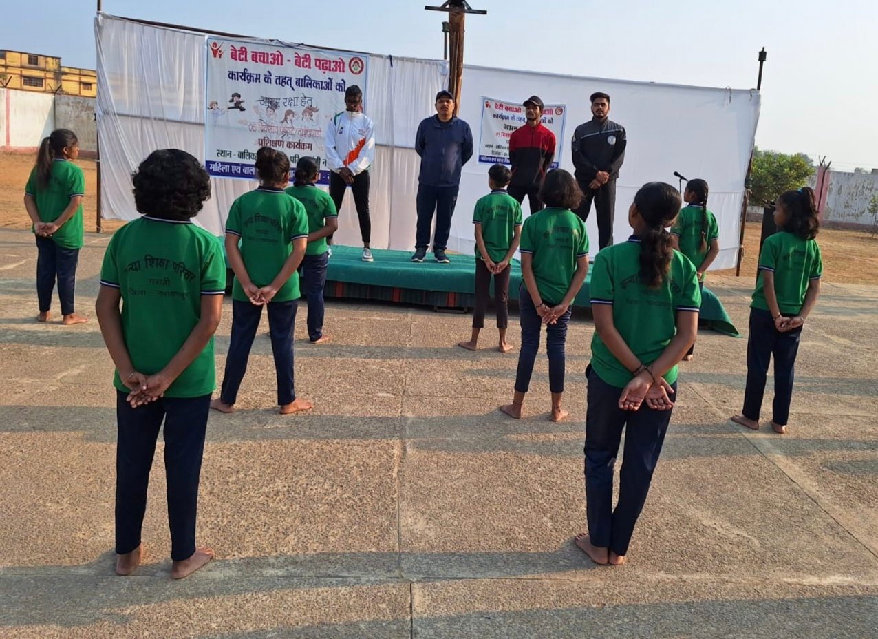 बेटी बचाओ बेटी पढ़ाओ के तहत् बालिकाओं को दिया गया आत्म रक्षा प्रशिक्षण