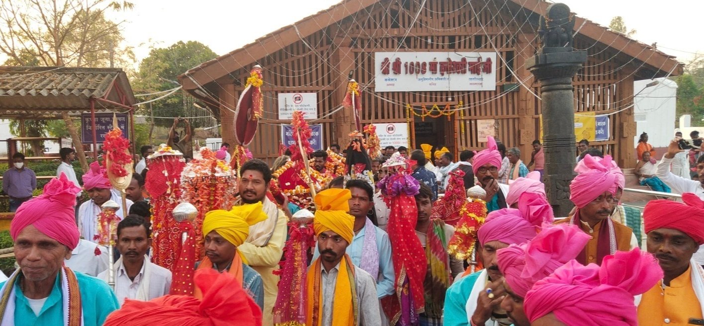 फागुन मड़ई की तृतीय पालकी में ‘‘खोर खुंदनी‘‘ की रस्म संपन्न