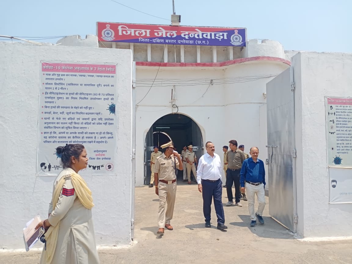 जेल महानिदेशक द्वारा किया गया जिला जेल का निरीक्षण