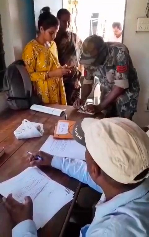 चेंकिग के दौरान वाहनों से नगदी चार लाख रूपए जप्त कर पुलिस ने की विधिवत् कार्यवाही