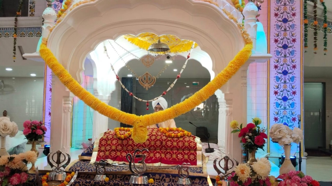 बैसाखी पर्व पर गुरुद्वारे में कीर्तन जत्था ने शबद-कीर्तन से किया संगत को निहाल
