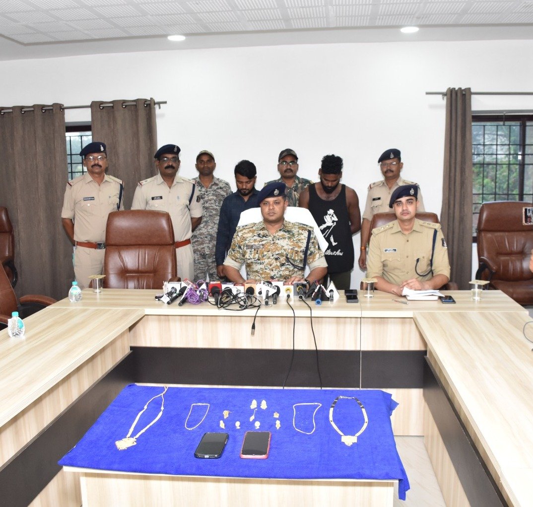 सुने घर में  दस लाख रुपए से ज्यादा आभूषणों की चोरी करने वाले आरोपी पुलिस के हत्थे चढ़े