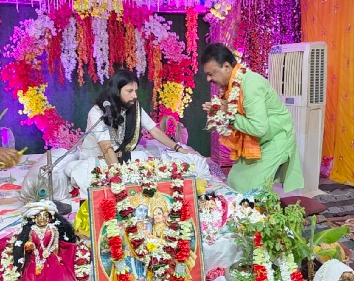 दुर्गा मंदिर में आयोजित श्रीमद भागवत कथा में शामिल हुए पूर्व विधायक