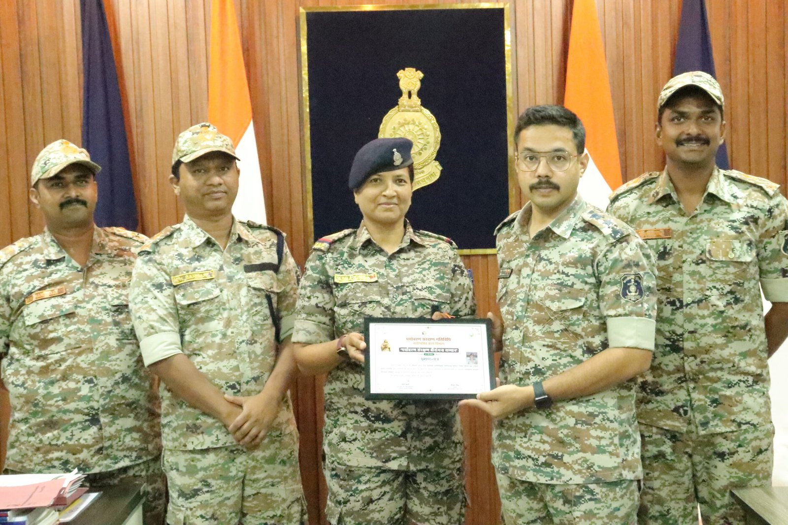 महिला शक्ति को उनके अधिकारों के प्रति जागरूक करने पर जिले की सहायक उप निरीक्षक हुई सम्मानित