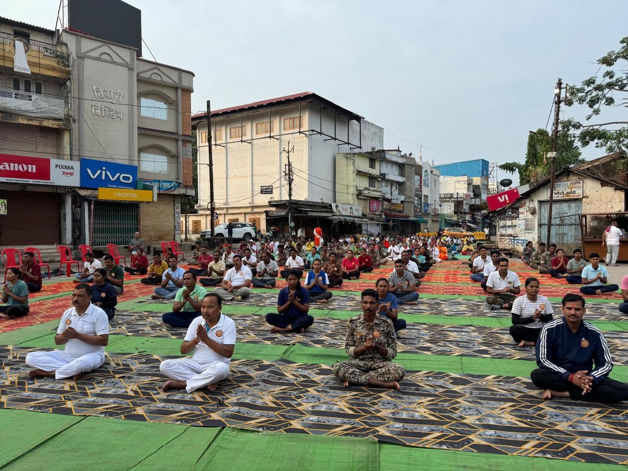 पुलिस जवानों ने स्वास्थ्य लाभ के लिए किया योग अभ्यास