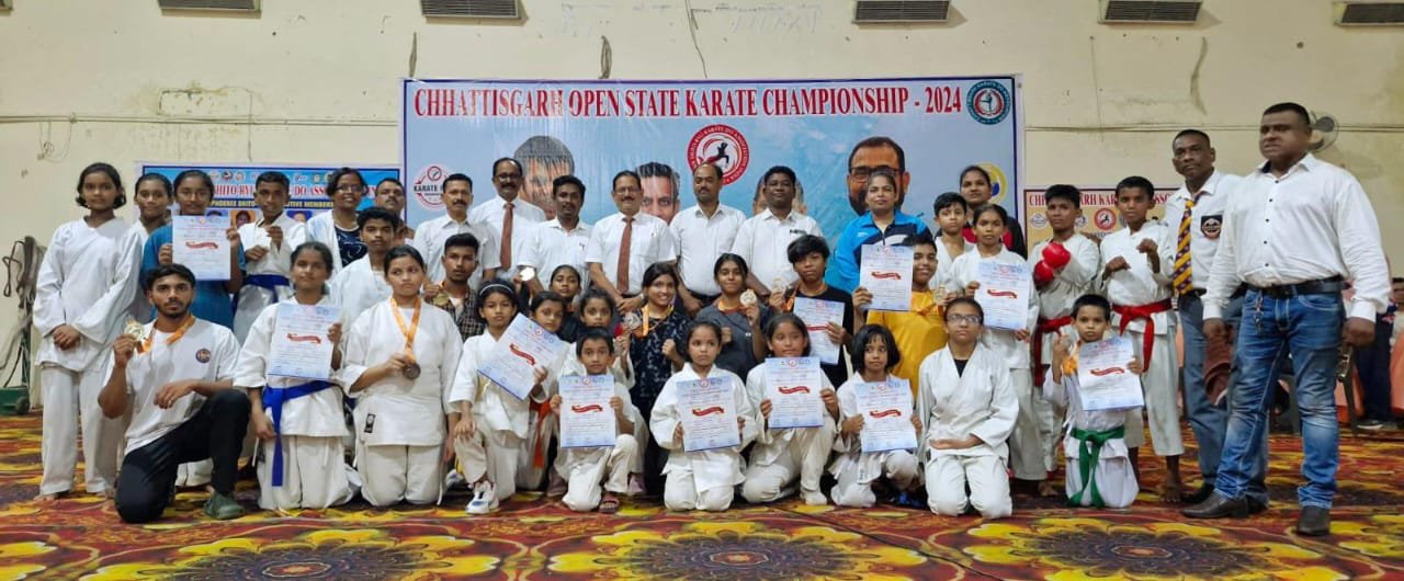 राज्य स्तरीय ओपन कराटे चैंपियनशिप में खिलाड़ियों ने जीते पदक
