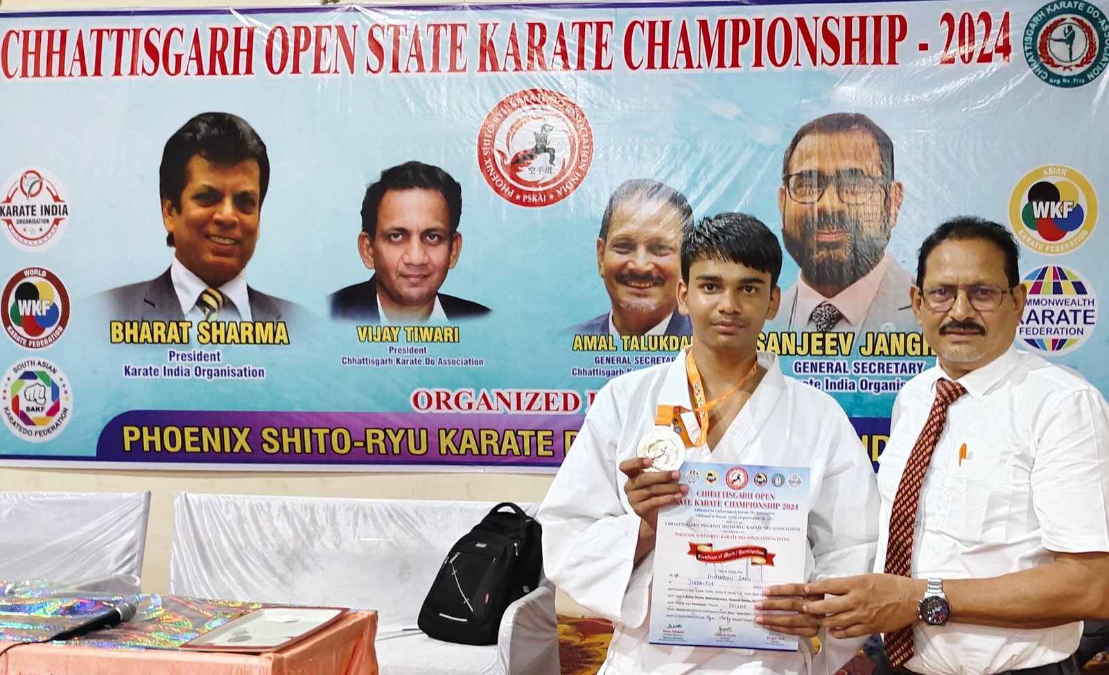 राज्य स्तरीय कराटे प्रतियोगिता में शहर के खिलाड़ी ने पदक जीता