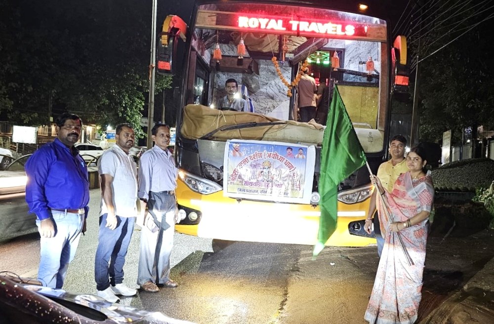 रामलला दर्शन के लिए 28 तीर्थ यात्री हुए रवाना, पालिका अध्यक्ष ने दिखाई हरी झंडी