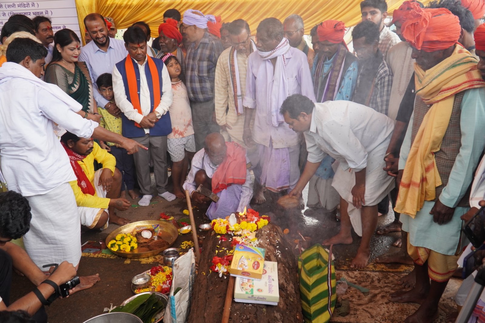 पाट जात्रा पूजा विधान के साथ शुरू हुआ विश्व प्रसिद्ध बस्तर दशहरा पर्व