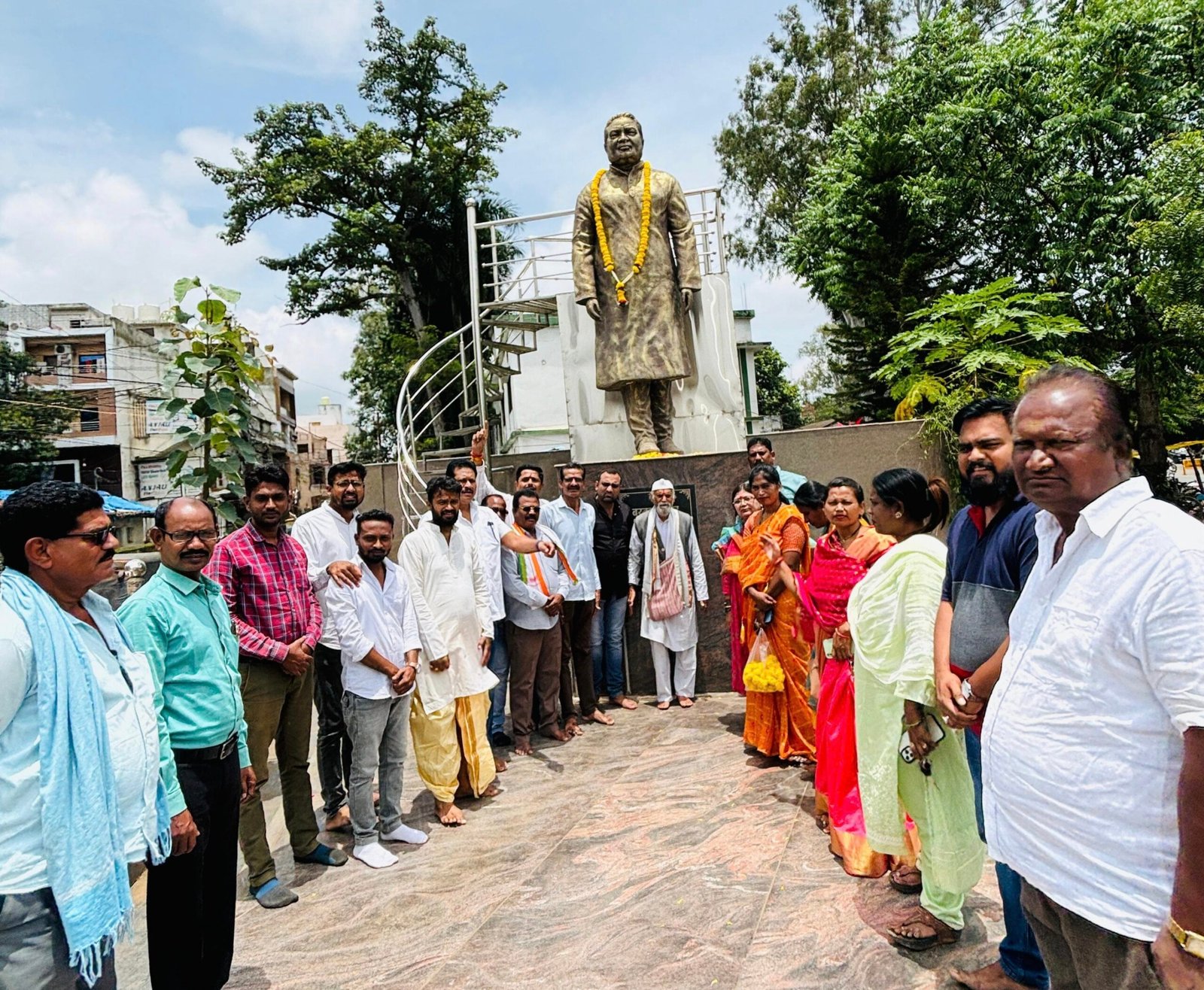 कांग्रेसियों ने सादगीपूर्ण मनाई बस्तर टाइगर शहीद महेंद्र कर्मा की जयंती