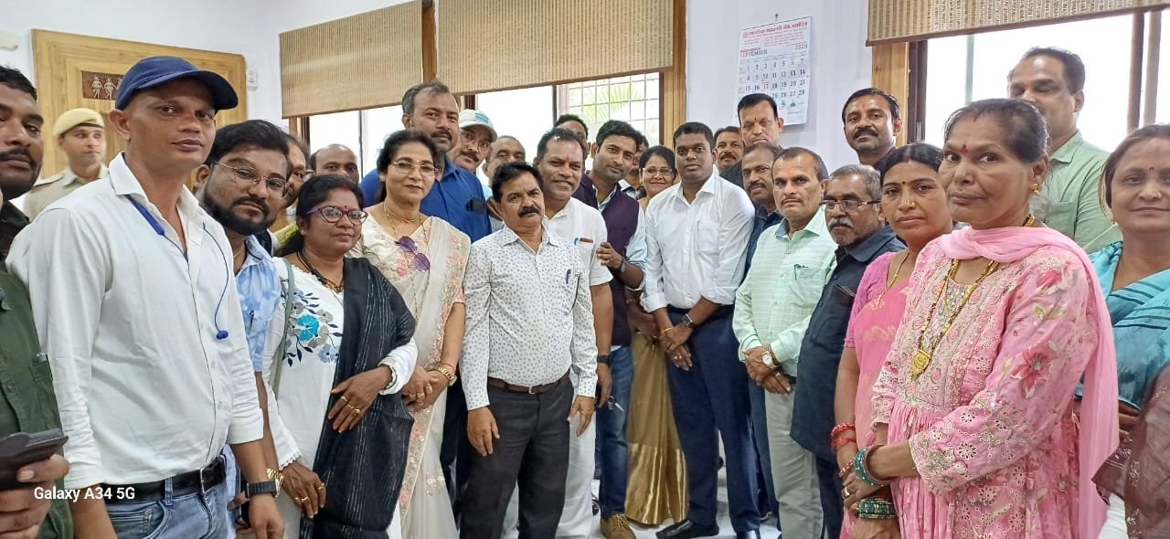 कर्मचारी अधिकारी फेडरेशन ने की नव पदस्थ कलेक्टर से सौजन्य भेंट की