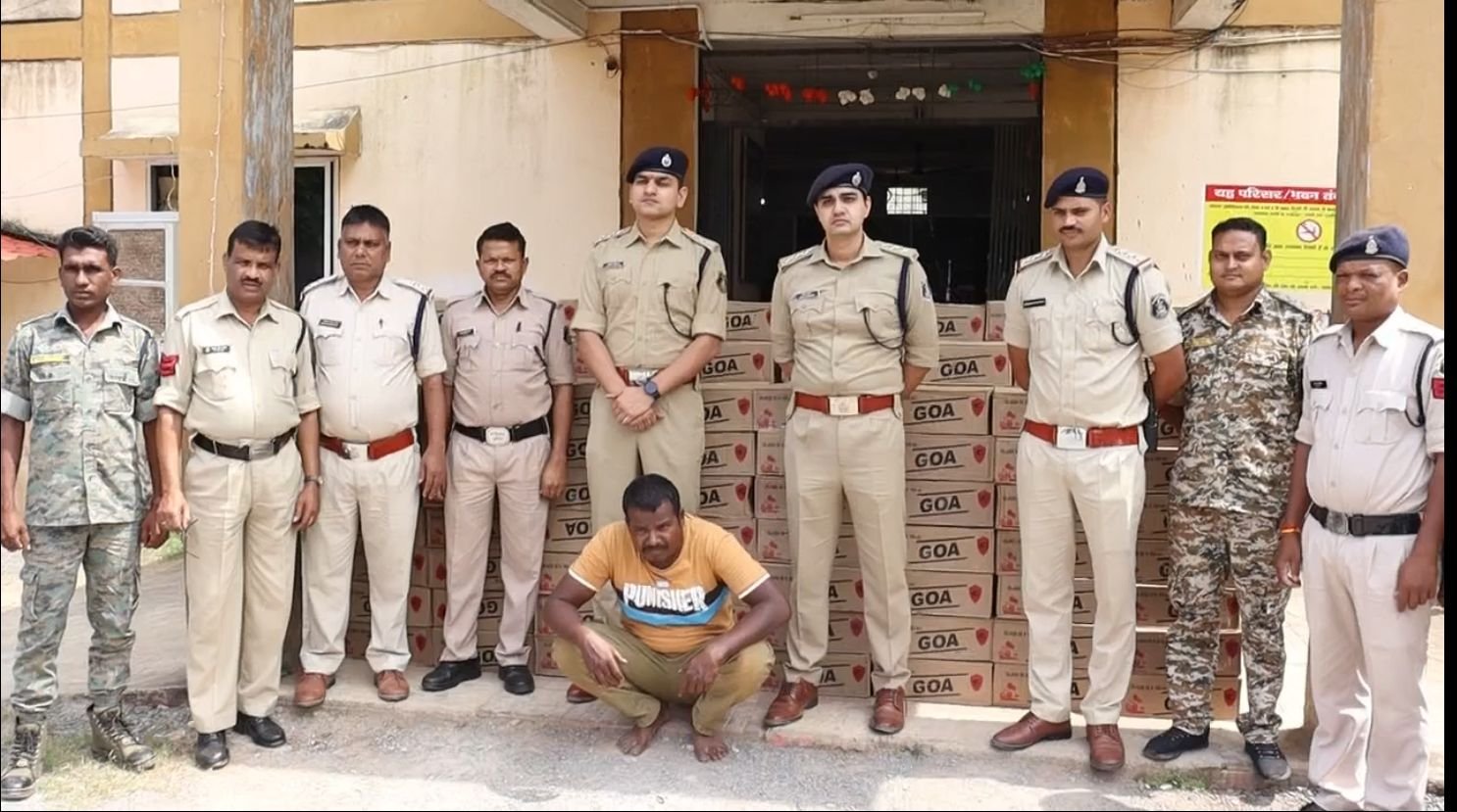 अवैध शराब तस्कर को आबकारी एक्ट के तहत् गिरफ्तार कर भेजा गया जेल