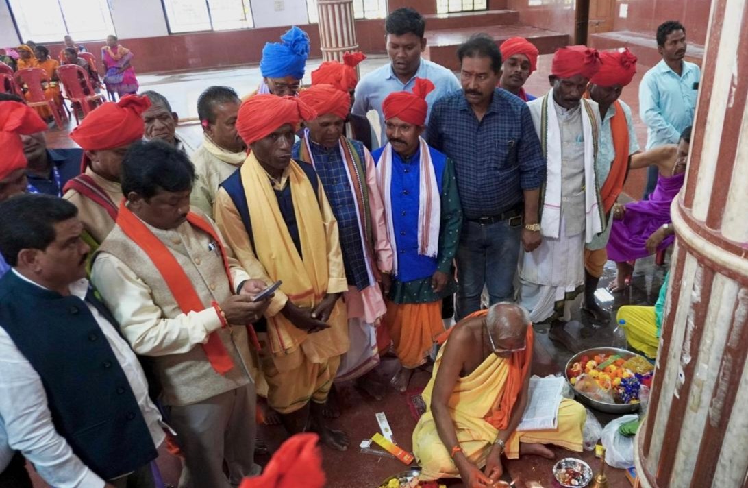 ऐतिहासिक बस्तर दशहरा पर्व के डेरी गड़ाई पूजा विधान सम्पन्न
