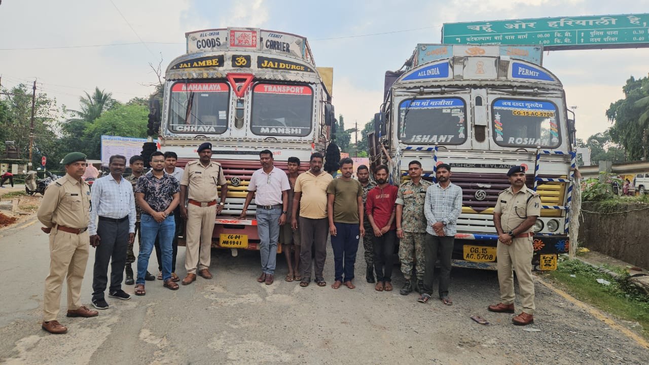अवैध रूप से लौह अयस्क परिवहन करते चार व्यक्ति को पुलिस ने पकड़ा