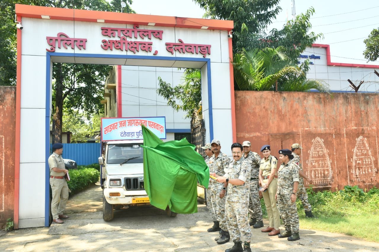 सायबर अपराध को रोकने पुलिस ने चलाया सायबर संगवारी जन जागरूकता अभियान