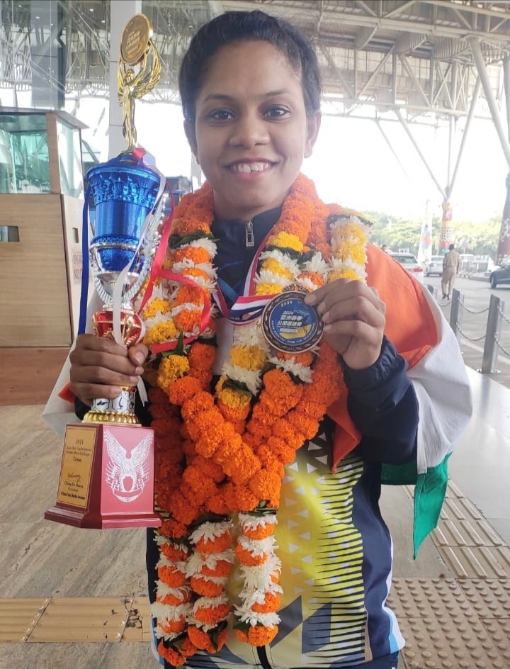 एशियन म्यूथाई चैंपियनशिप की काँस्य पदक विजेता टिकेश्वरी साहू का हुआ भव्य स्वागत