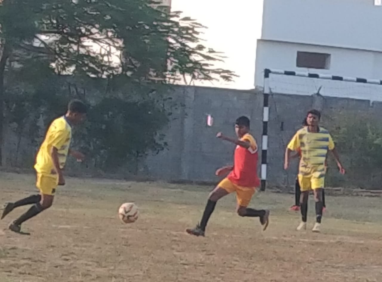 दो दिवसीय इंटर स्कूल फुटबाल टूर्नामेंट का हुआ शुभारंभ