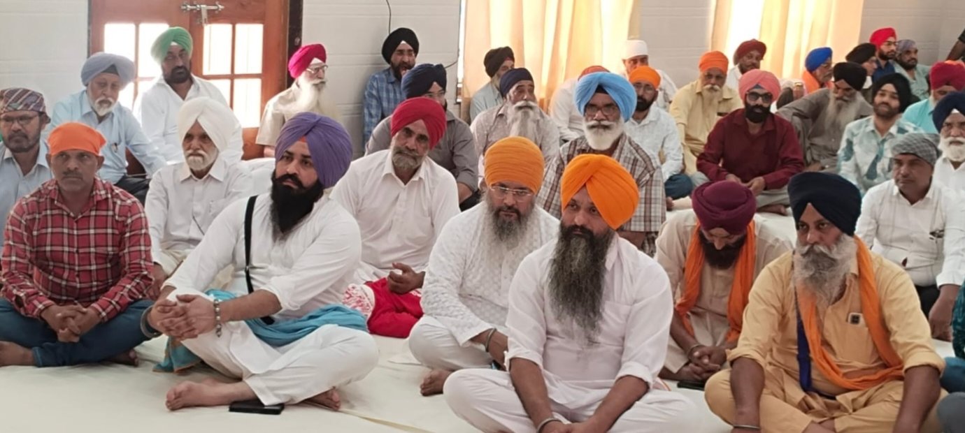 गुरुनानक देव जी के प्रकाश पर्व की 555वीं जयंती सिख समाज ने गुरुवाणी सुन मनाया